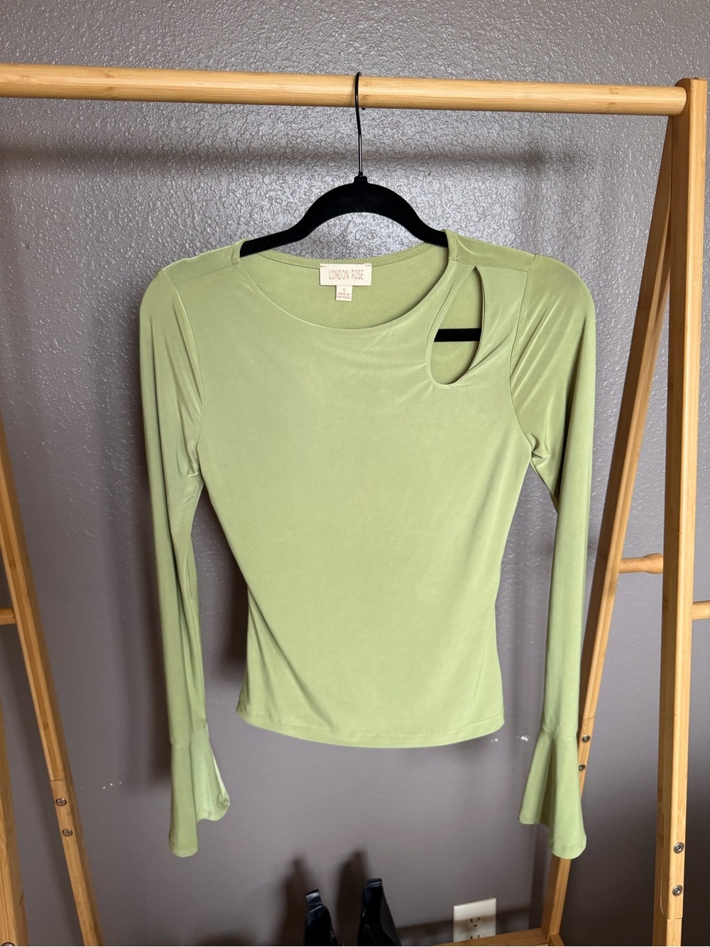 London Rose Light Green Long Sleeve Cutout Tee